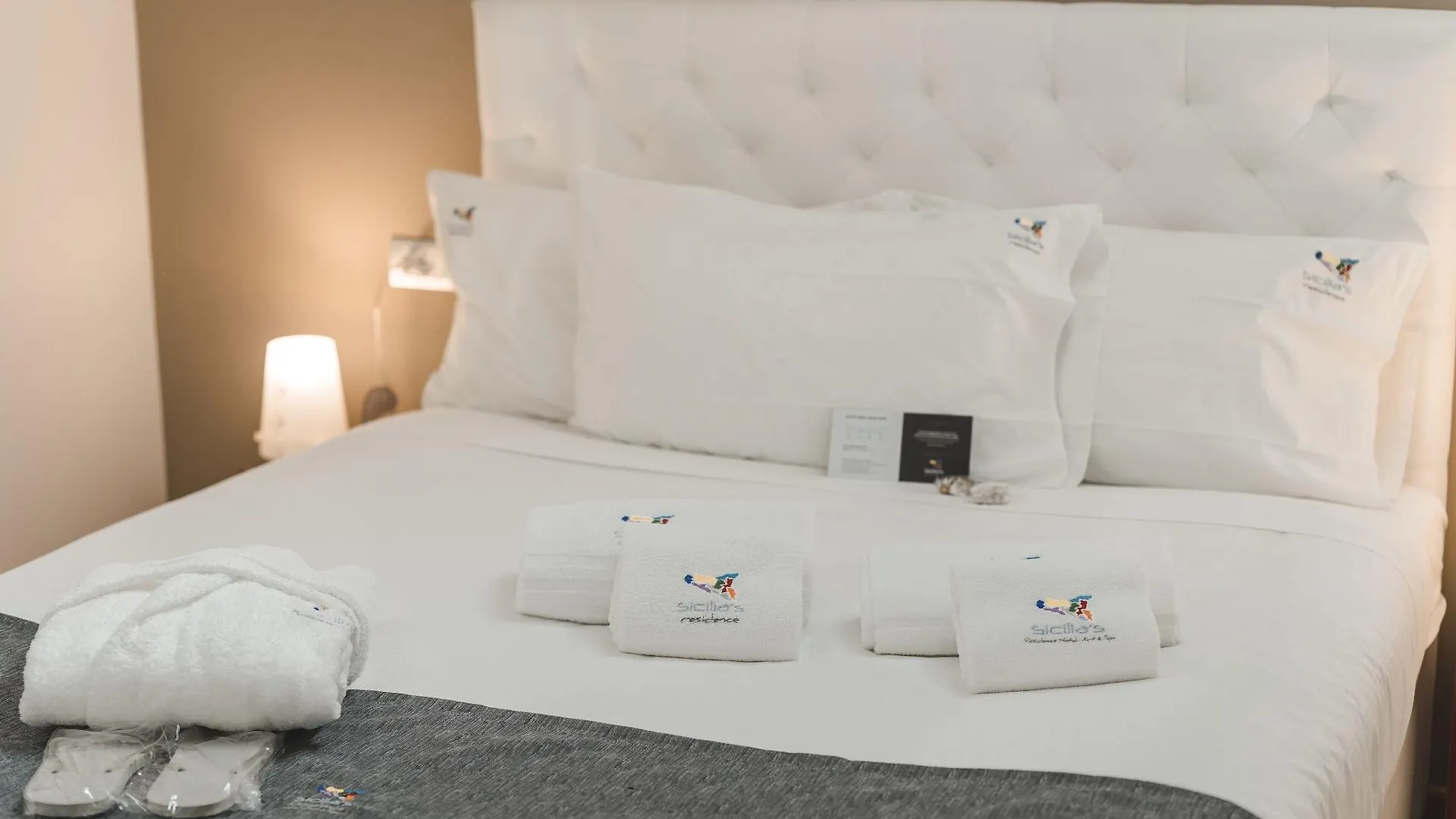 Sicilia'S Art Hotel & Spa 아찌트라자