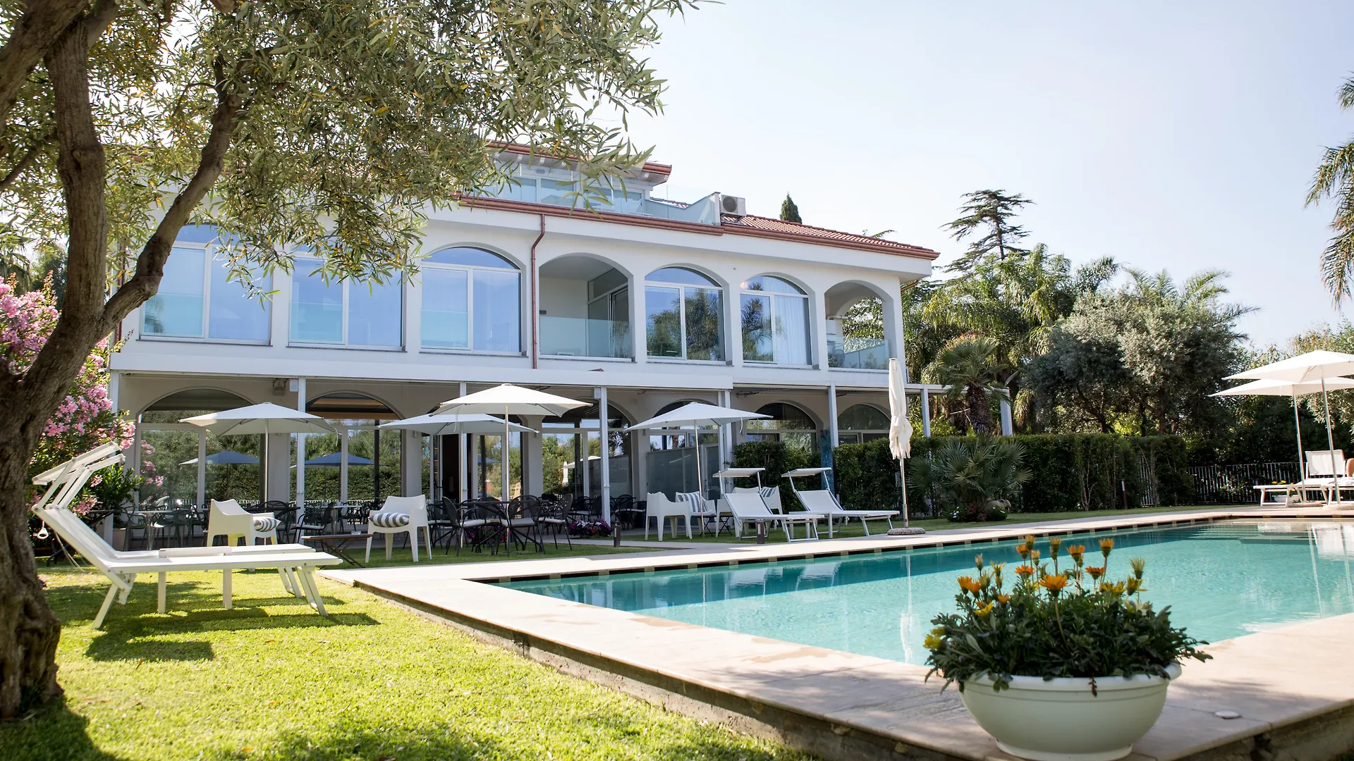 Sicilia'S Art Hotel & Spa 아찌트라자 아파트호텔