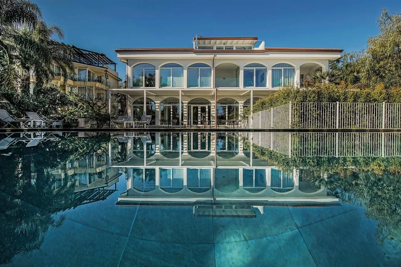 Sicilia'S Art Hotel & Spa 아찌트라자